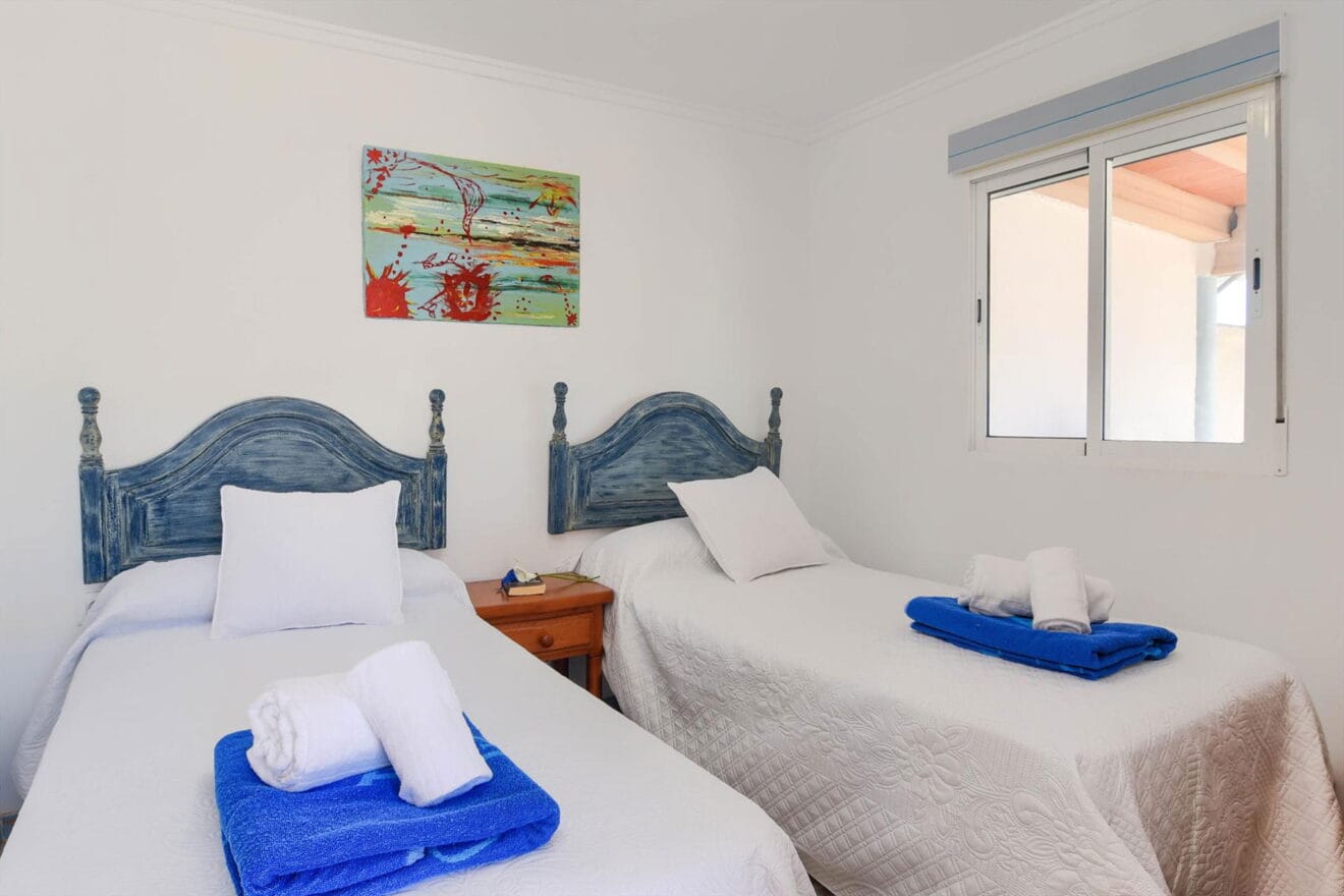 Una de las habitaciones de una casa de alquiler en Dénia - Aguila Rent a Villa