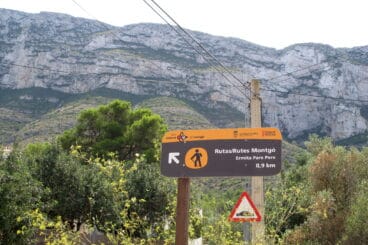 Inicio de varias rutas por el Montgó junto a la ermita del Pare Pere | Imagen: Tino Calvo