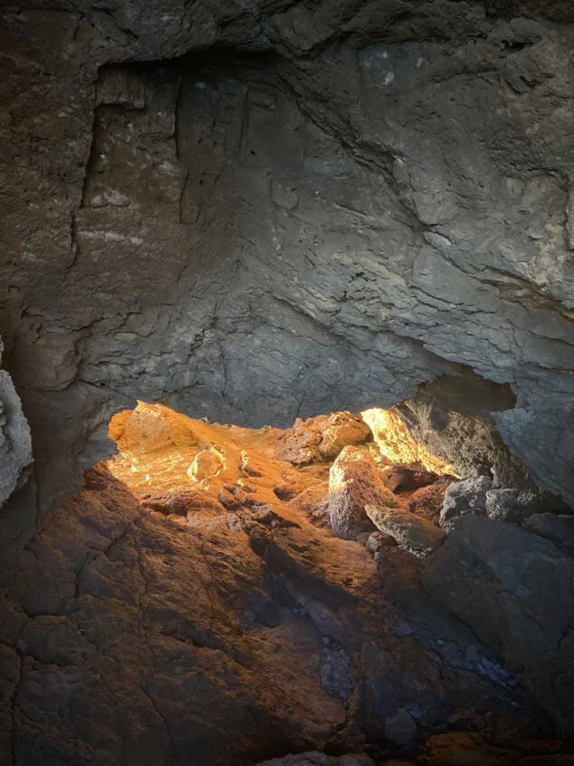 interior cova tallada