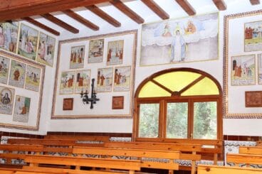 Ventana de la ermita del Pare Pere en Dénia | Imagen: Tino Calvo