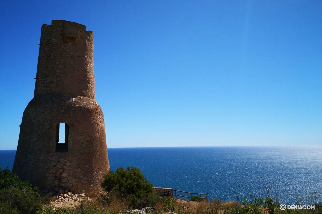 La Torre del Gerro, en las estribaciones del Montgó, cerca del Cabo de San Antonio