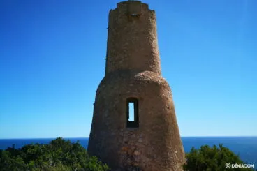 La Torre del Gerro vista desde atrás, la cara que no se ve al subir