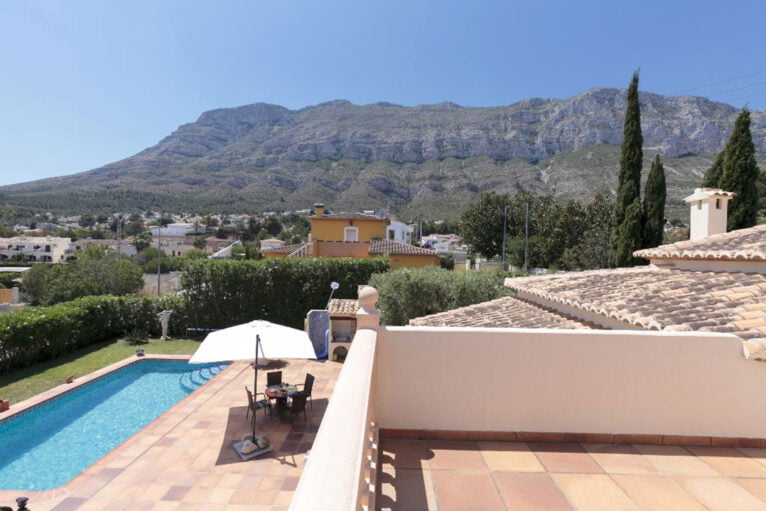 Blick von der Spitze eines Hauses zur Ferienwohnung in Dénia - Qualität Rent a Villa