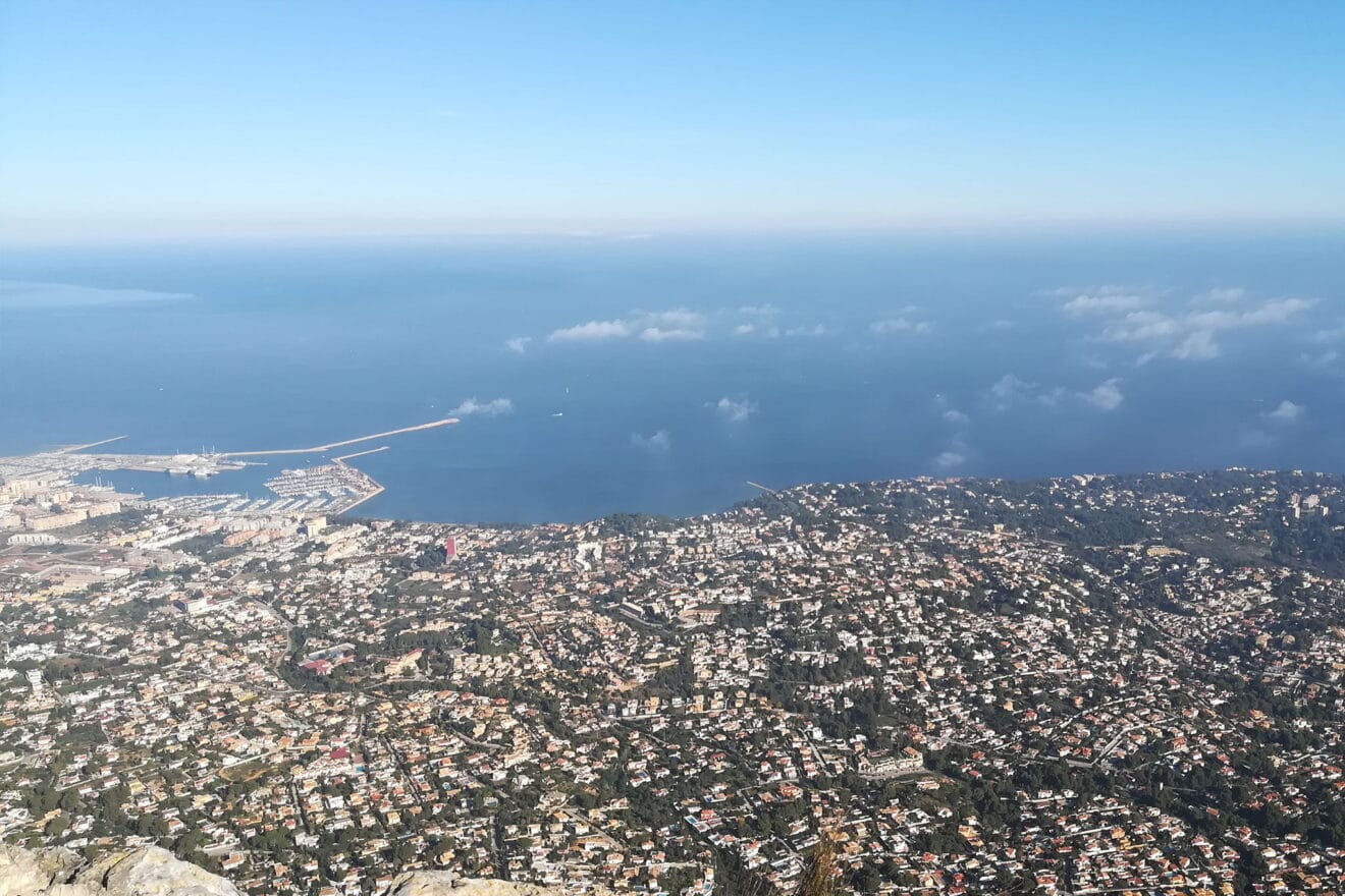 Vistas de Dénia desde la cima del Montgó