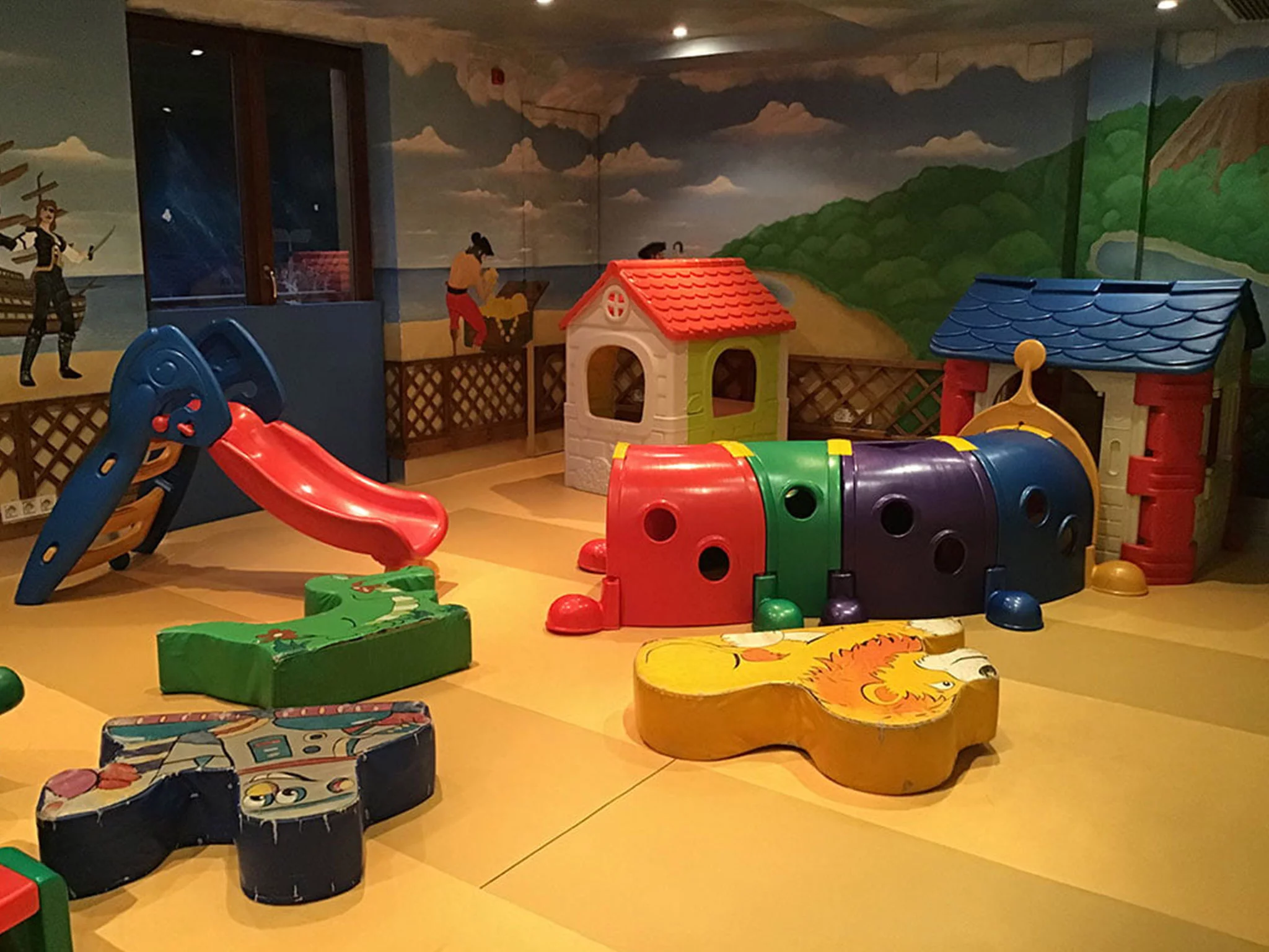 Zona de juegos para niños hasta tres años – Mon Blau