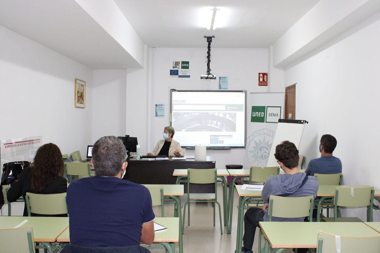 Aula de UNED Dénia con protocolo COVID