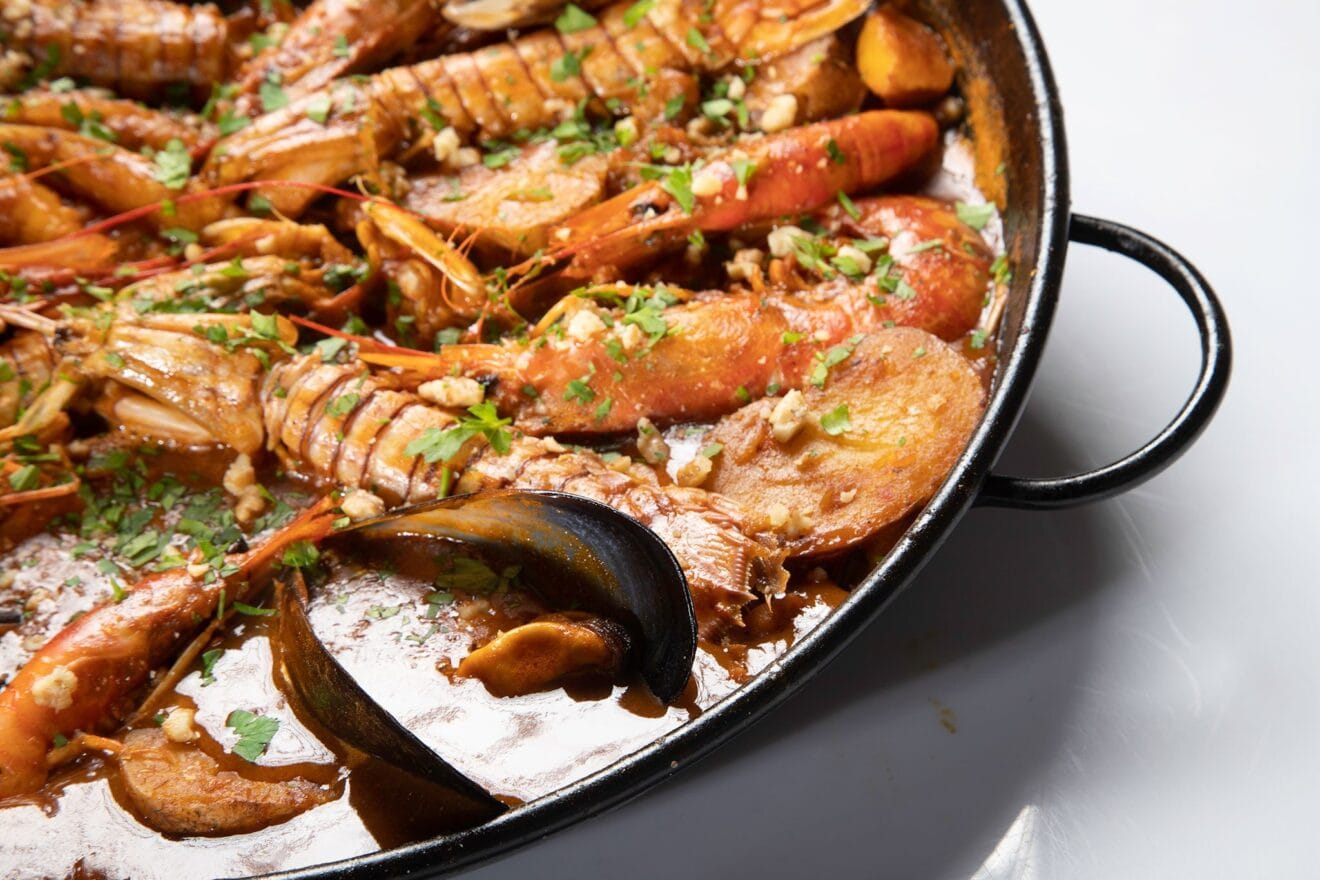 Caldereta de pescado y marisco en Dénia - Restaurante Voramar