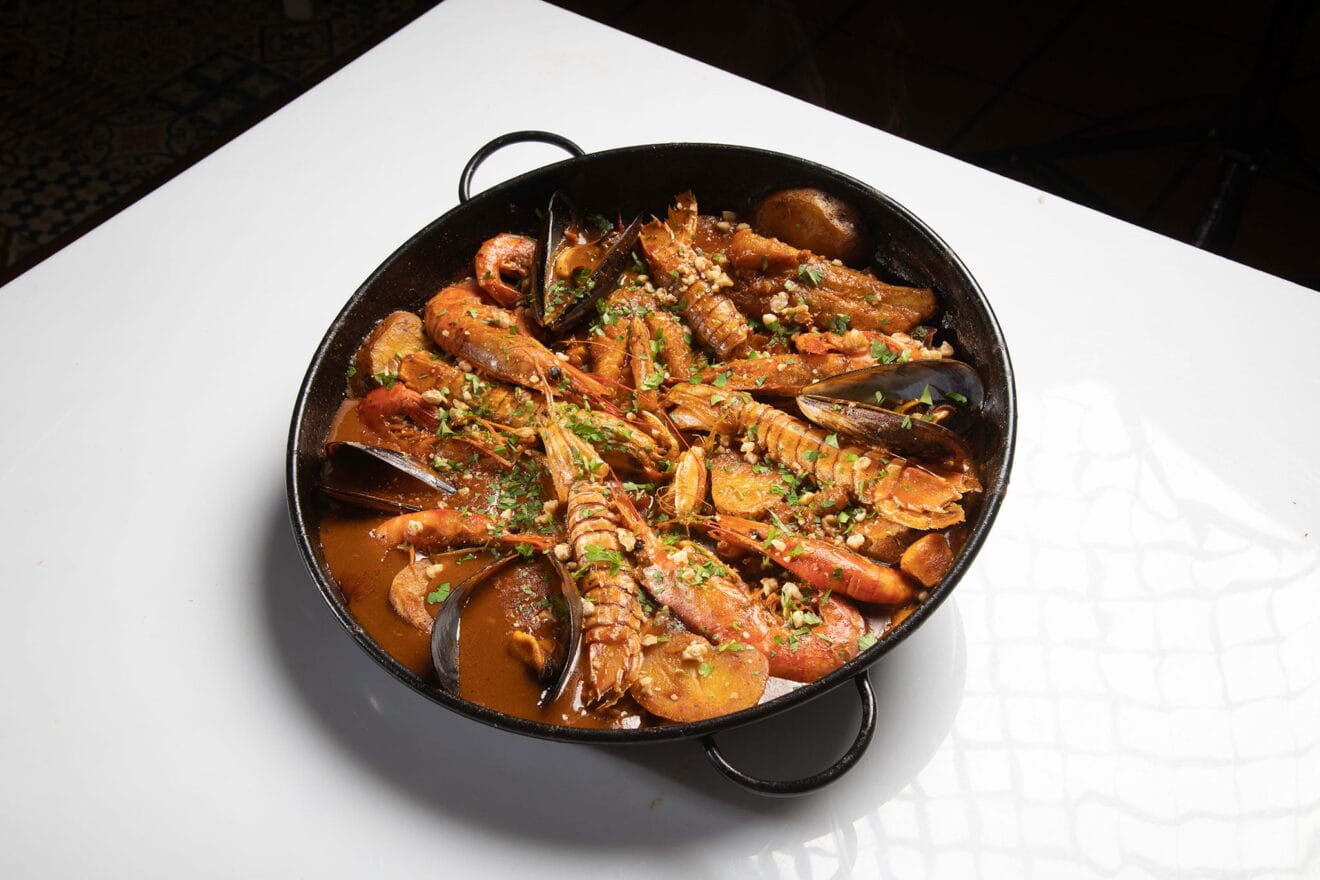 Comer caldereta de pescado y marisco en Dénia - Restaurante Voramar