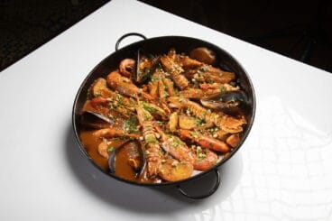 Comer caldereta de pescado y marisco en Dénia – Restaurante Voramar