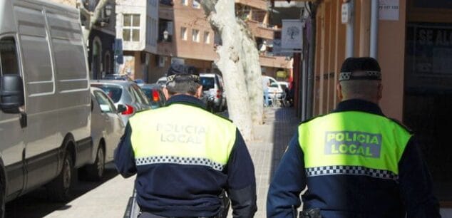 Nueve denuncias durante la primera noche de toque de queda 1 Imagen: Imagen de archivo de patrula de la policía local