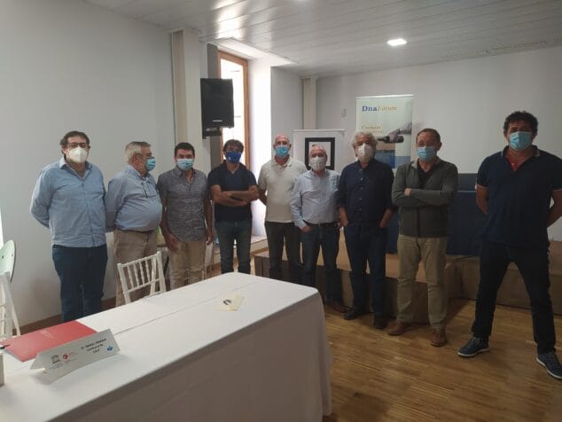 Pescadores y científicos coinciden en tomar medidas para asegurar el futuro de la pesca y la especies 2 Imagen: Jornada de trabajo entre pescadores y científicos