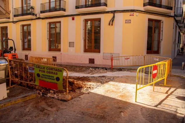 El Ayuntamiento asegura que las obras del centro cumplirán los plazos pese al parón de carrer Major 1 Imagen: Obras paradas en carrer Major