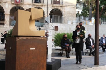 ofrenda para las victimas del coronavirus tino calvo