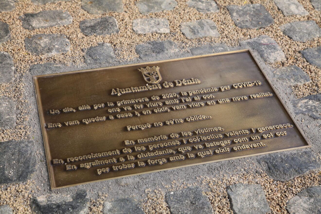Placa conmemorativa de la lucha contra el coronavirus | Tino Calvo