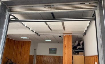 Puerta seccional en un garaje en Dénia – Alucardona PVC y Aluminios S.L.