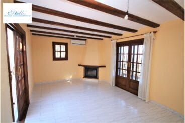 Salón comedor de una villa en venta en La Sella, Pedreguer – Stella Inmo Consulting