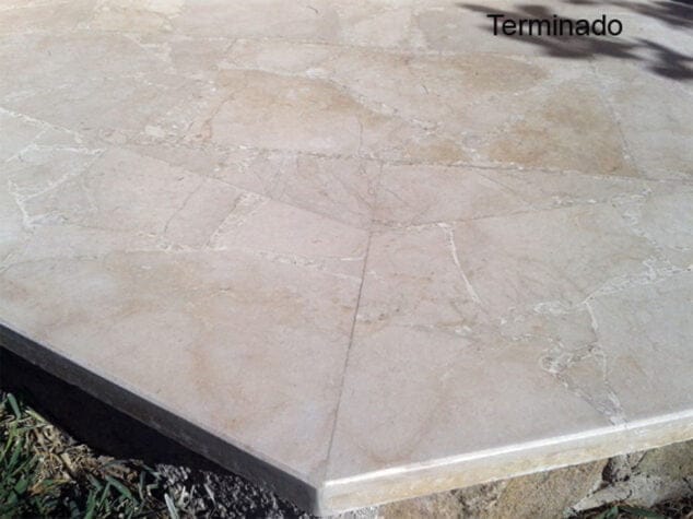 Imagen: Suelo exterior dañado por el agua, después del tratamiento - Pulidos Brillonet