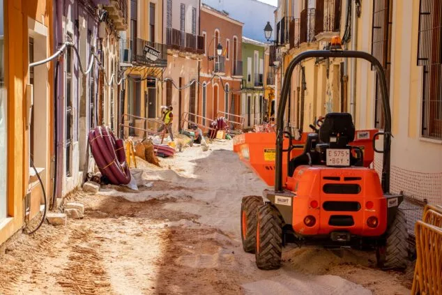 El Ayuntamiento asegura que las obras del centro cumplirán los plazos pese al parón de carrer Major 3 Imagen: Trabajos en carrer Major