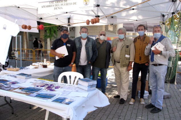 usuarios de amarres del puerto en la fira de les associacions de 2020 tino calvo