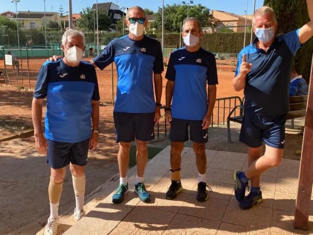 Las veteranas y veteranos del Club de Tenis de Dénia se alzan con tres victorias 3 Imagen: Veteranos del Club de Tenis Dénia