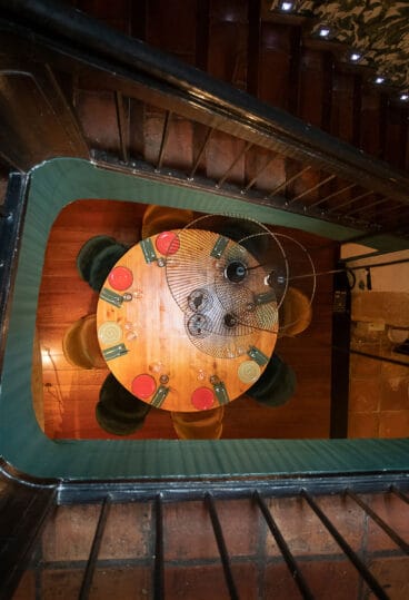 Vista desde arriba de la escalera – La Chula de Cavallers