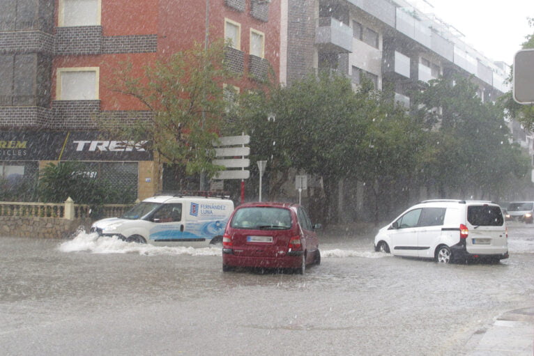 Avenida Miguel Hernández durante las últimas lluvias