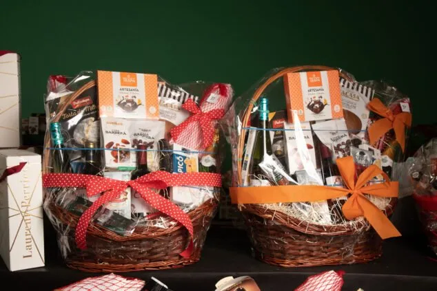 Los regalos de empresa más especiales de Dénia con Lotes Canela 6 cestas navidad denia lotes canela