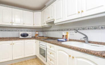 Cocina de un apartamento de vacaciones para cuatro personas en Moraira – Aguila Rent a Villa