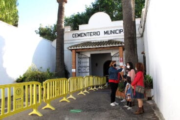 Entrada al cementerio | Tino Calvo