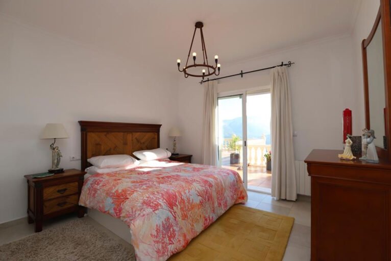 Zimmer einer Villa mit herrlichem Blick in La Sella - Promociones Denia, SL