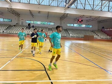 jugadores del cfs mar denia en la pista