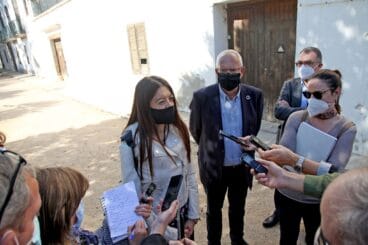 La consellera Carolina Pascual atiende a los medios | Tino Calvo