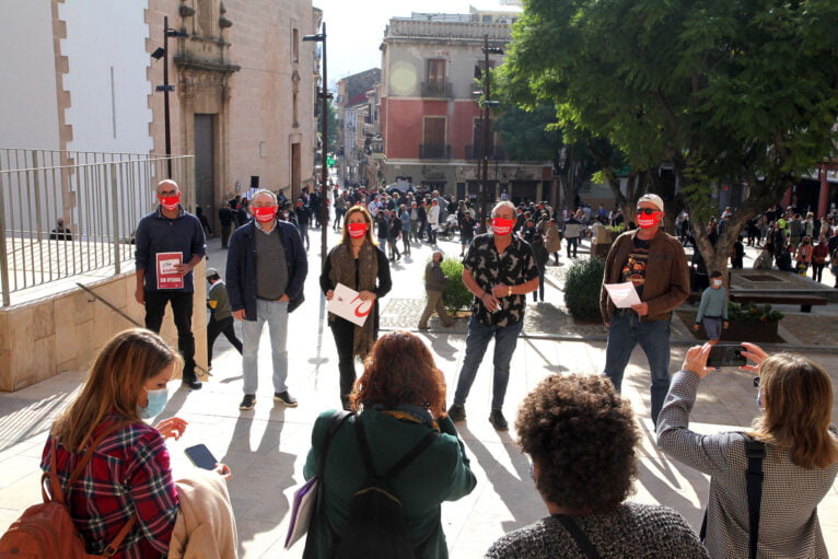 Manifestación de AEHTMA frente al ayuntamiento | Tino Calvo 13