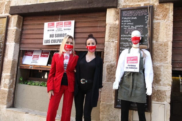 manifestacion de aehtma frente al ayuntamiento tino calvo 16