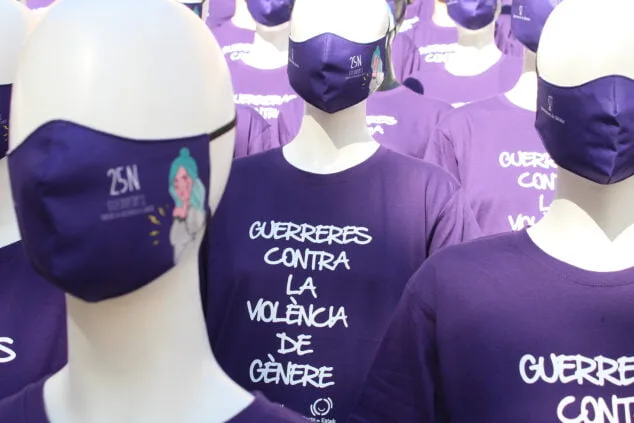 Dénia saca un ejército de maniquíes para guerrear la violencia machista 1 Imagen: Maniquís contra la violencia machista