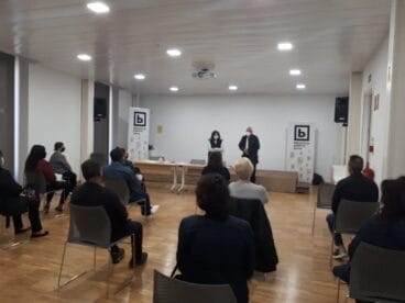 nuevos empleados como auxiliares covid