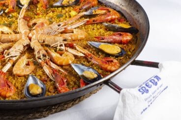 Probar la paella de marisco en Dénia es adentrarse en todos los sabores marineros