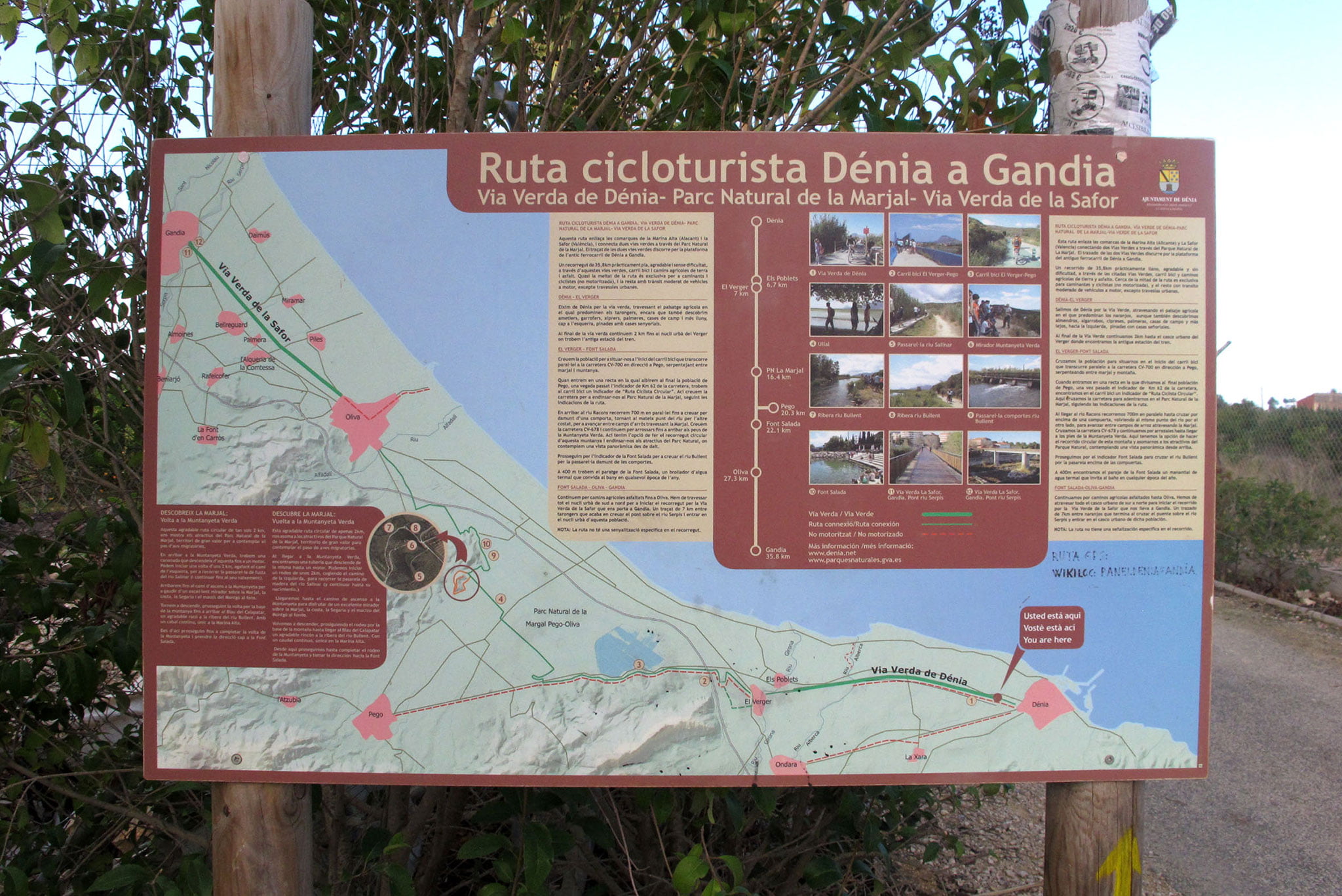 Panel informativo de la ruta cicloturista Dénia-Gandia por la Via Verda