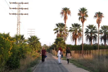 Paseantes por la Via Verda de Dénia