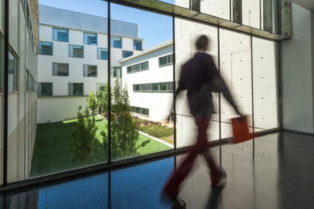 Imagen: Pasillo del Hospital de Dénia