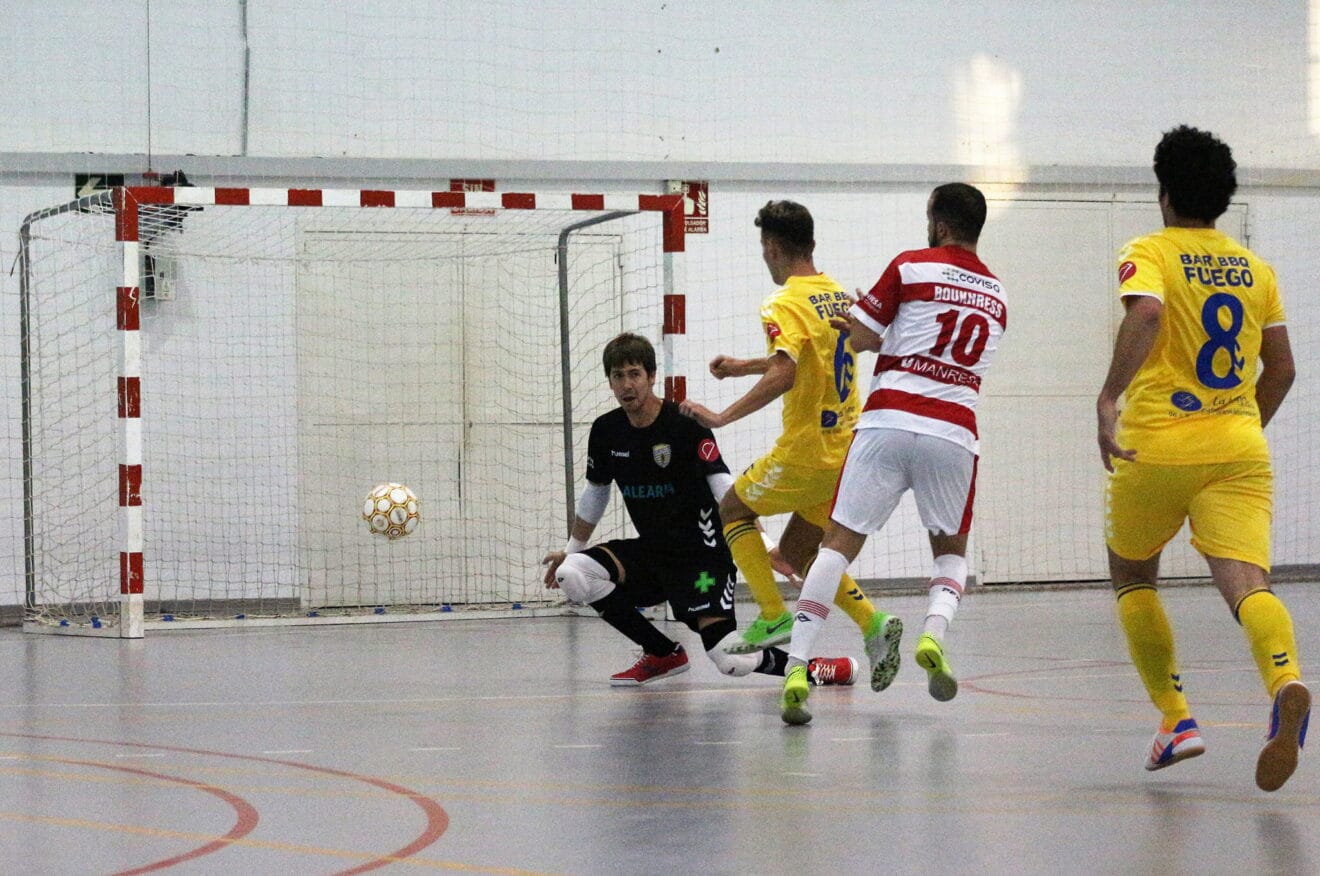 Portería del Manresa frente a un ataque de los dianenses