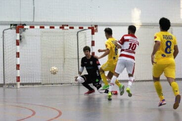 Portería del Manresa frente a un ataque de los dianenses