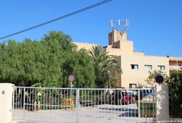Image: Porte fermée de la résidence Santa Llúcia