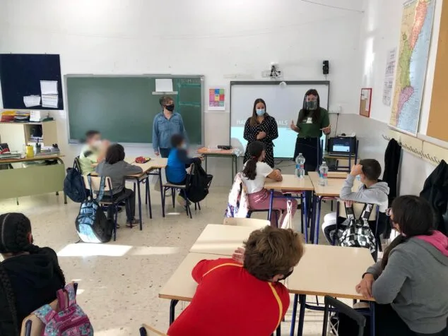 El Ayuntamiento prepara a los pre-adolescentes para las presiones del salto al instituto 1 Imagen: Taller en el colegio Cervantes con la participación de la concejala Melani Ivars