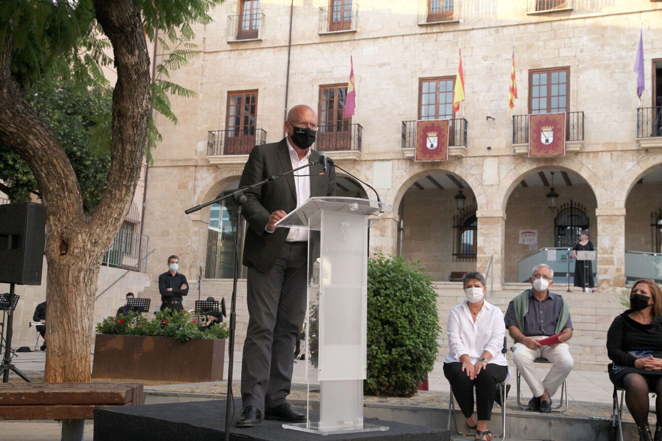 Vicent Grimalt durante el homenaje a los sanitarios del 9 d'Octubre