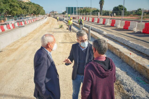 Imagen: Visita de Arcadi España a las obras del TRAM entre Dénia y Gata