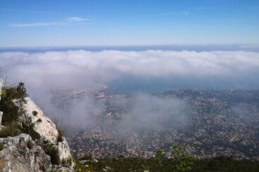 Vista de Dénia desde la cresta rocosa del Montgó