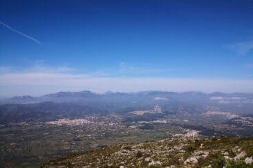 Vistas hacia Gata de Gorgos y Jesús Pobre en la ruta de ascenso a la Creueta del Montgó