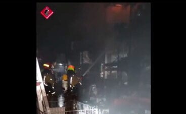 actuacion de los bomberos en el centro comercial