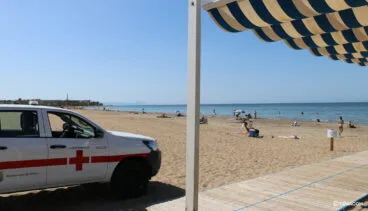 cruz roja denia en el servicio de playas